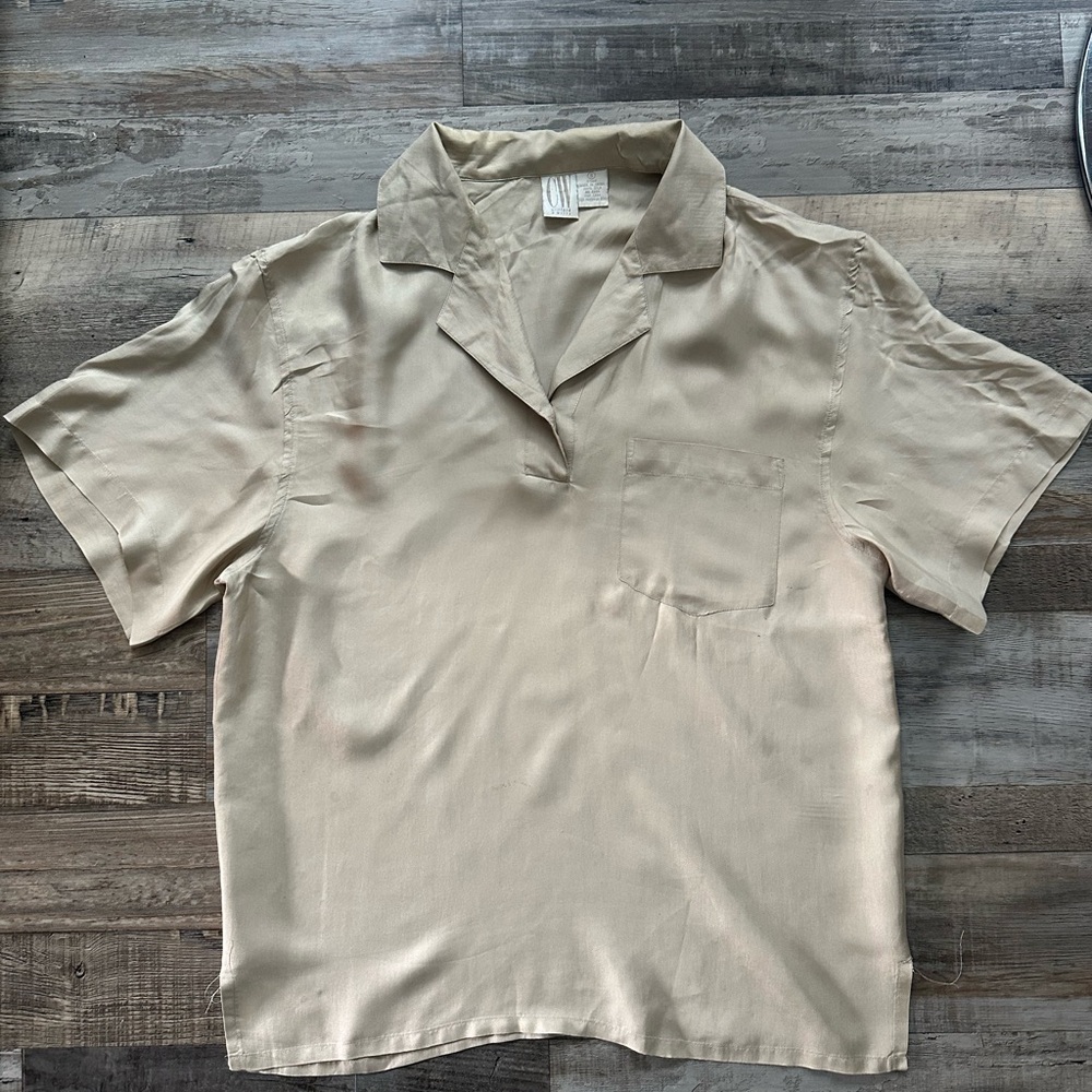 Vintage Women’s 100% Silk Small Short Sleeved Collared Shirt - Picture 2 of 7